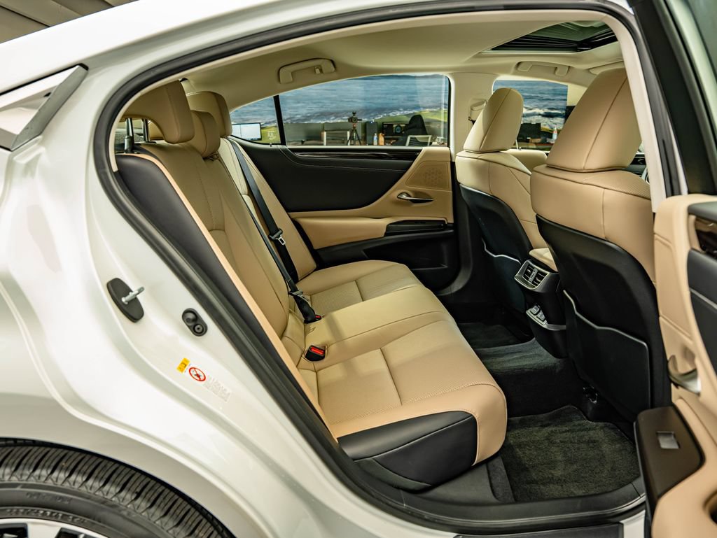 Used 2019 Lexus ES 350 w/ Premium Package FWD image 39