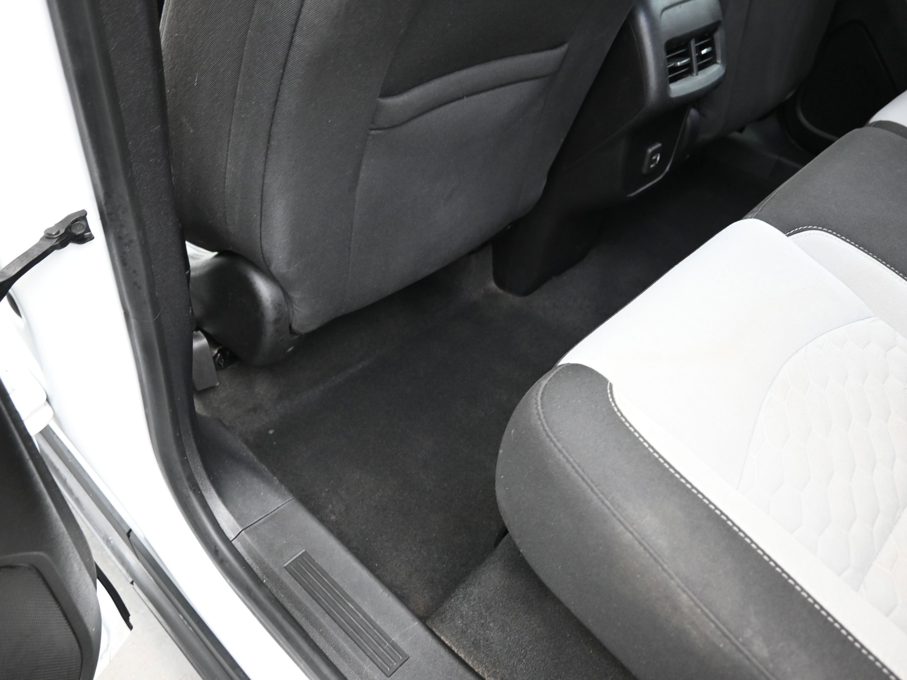 Used 2019 Chevrolet Equinox LT image 16