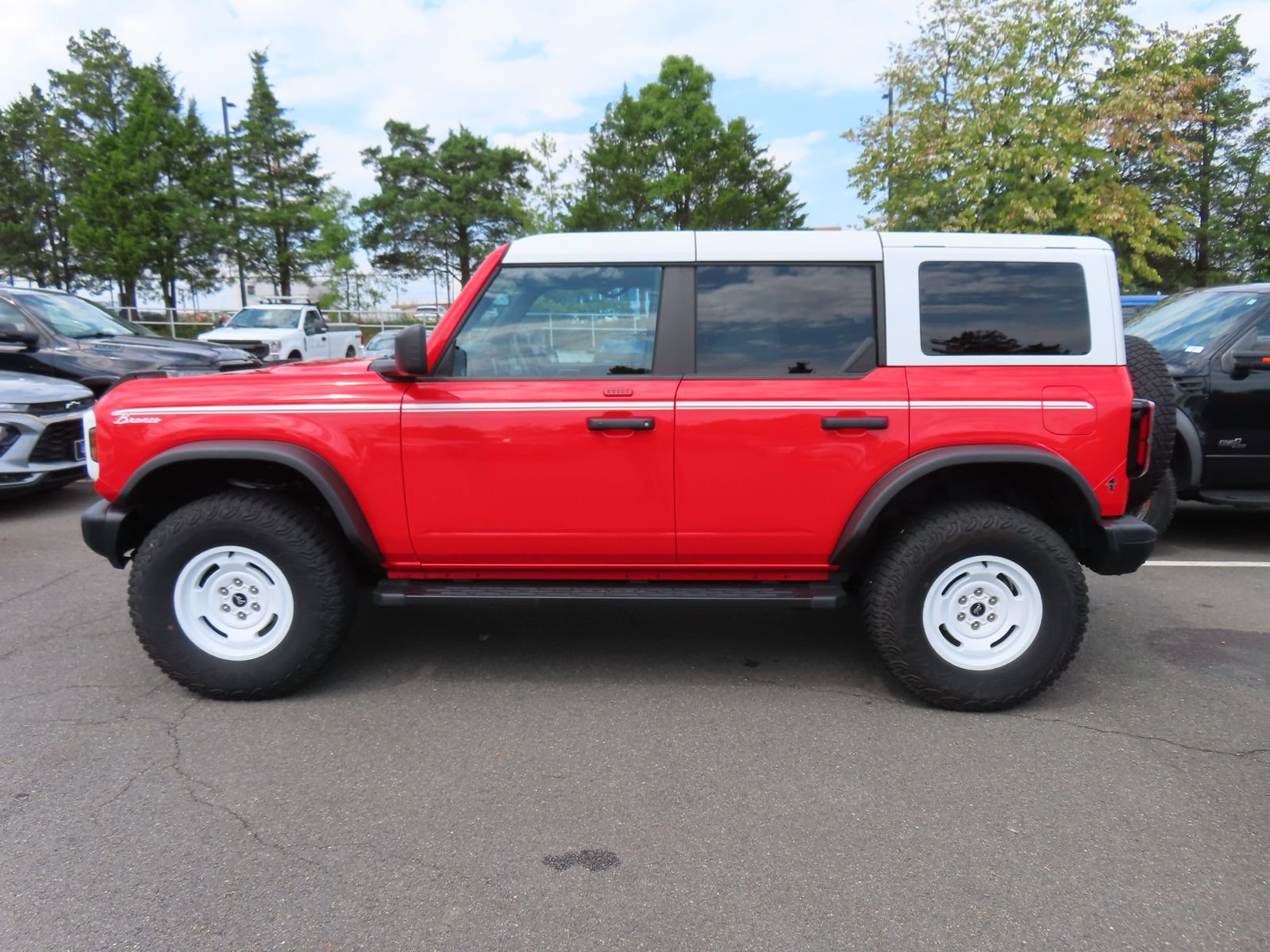 Used 2023 Ford Bronco Heritage Edition AWD/4WD image 8