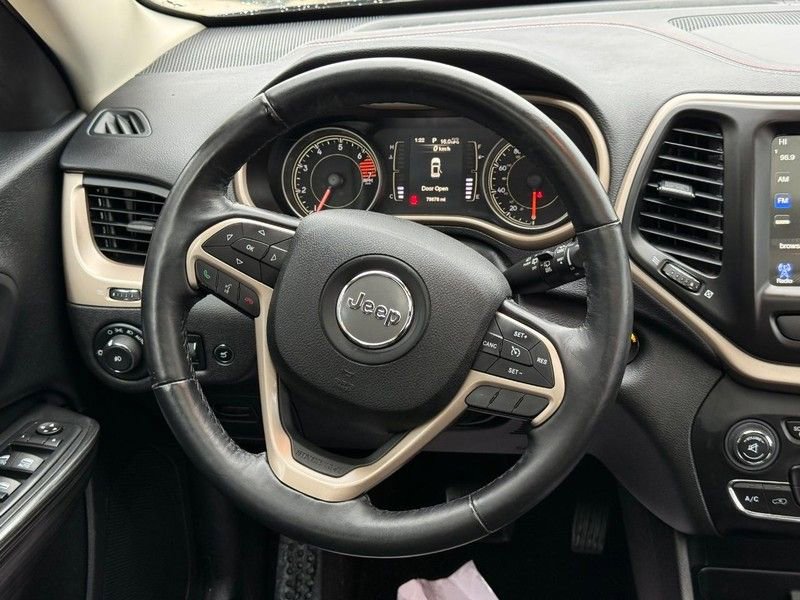 Used 2017 Jeep Cherokee Latitude w/ Comfort/Convenience Group image 14