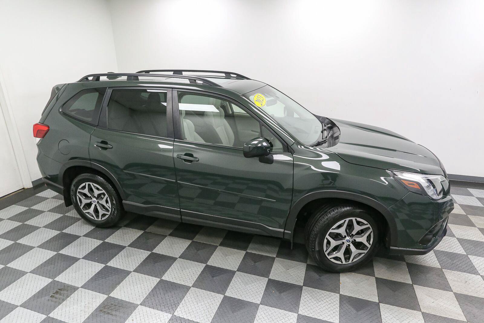 Used 2023 Subaru Forester Premium AWD/4WD image 5