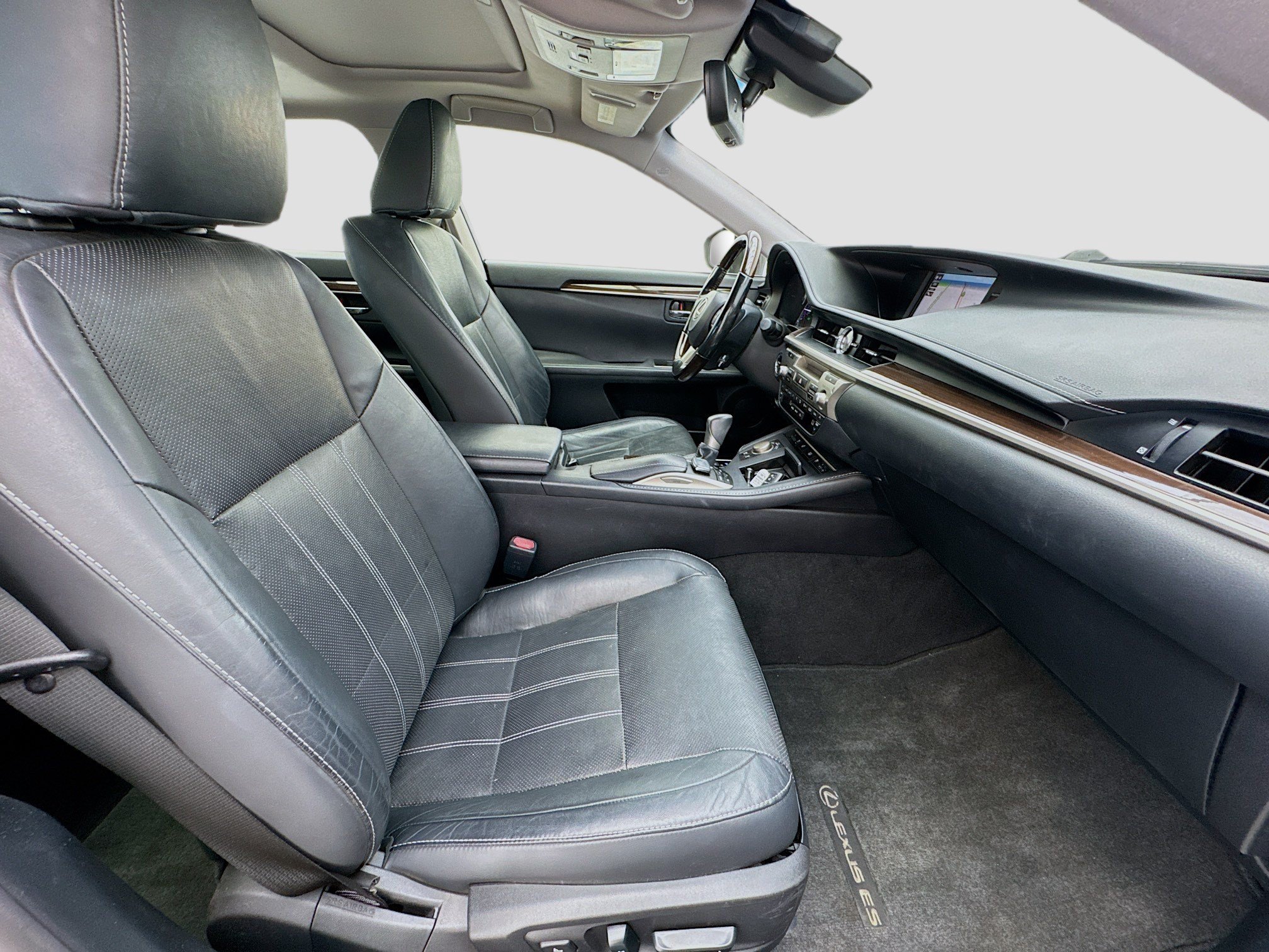 Used 2017 Lexus ES 300h w/ Luxury Package FWD image 19