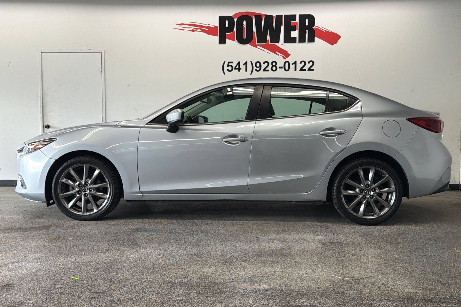 Used 2018 MAZDA MAZDA3 Grand Touring w/ Premium Equipment Package FWD image 6