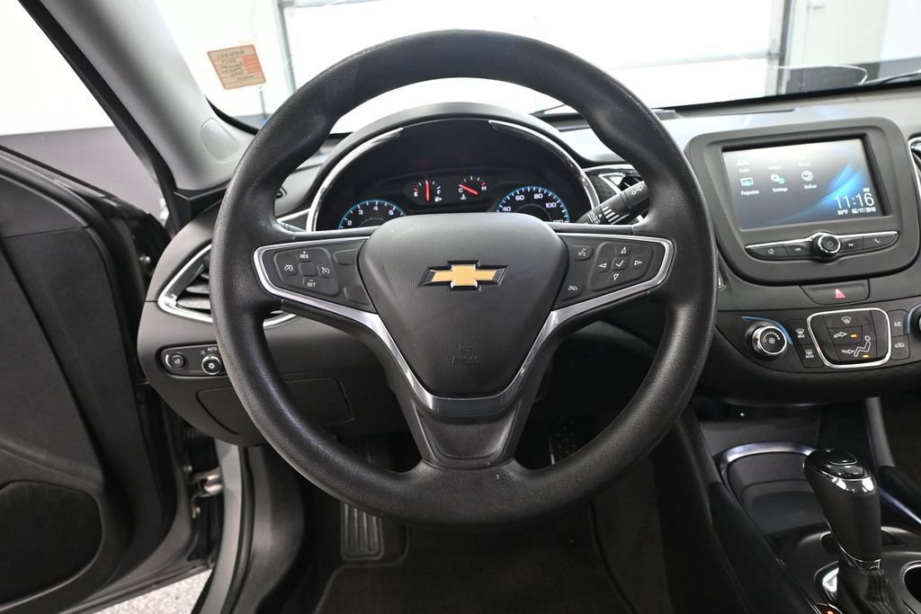 Used 2017 Chevrolet Malibu LT FWD image 25