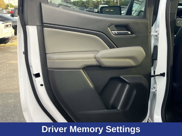 Used 2023 Chevrolet Colorado ZR2 w/ ZR2 Convenience Package III AWD/4WD image 17
