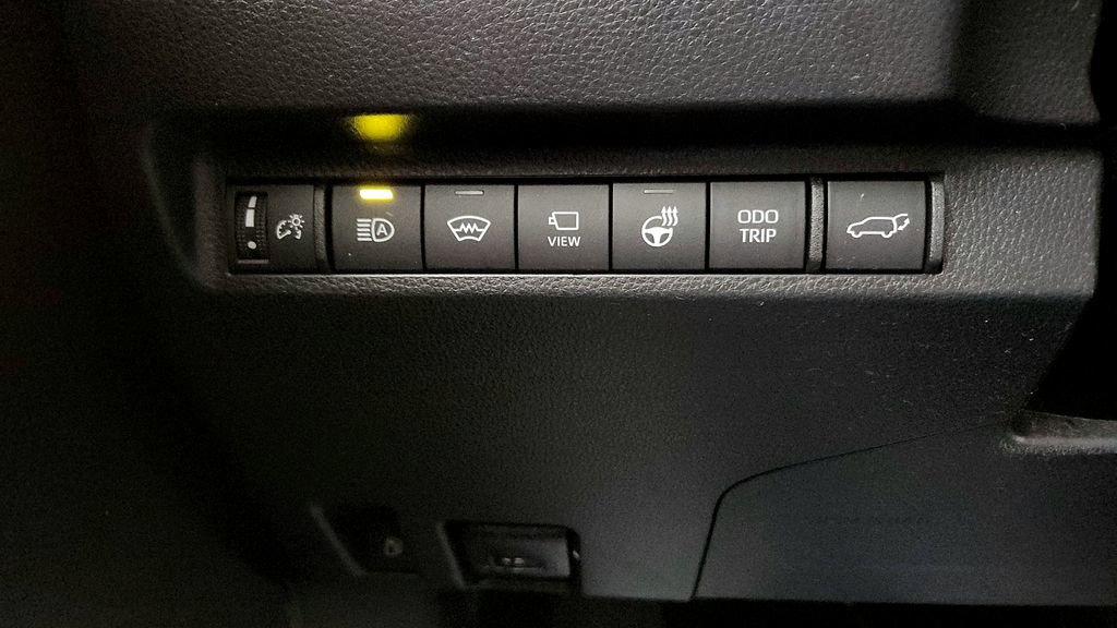 Used 2023 Toyota RAV4 Limited AWD/4WD image 33