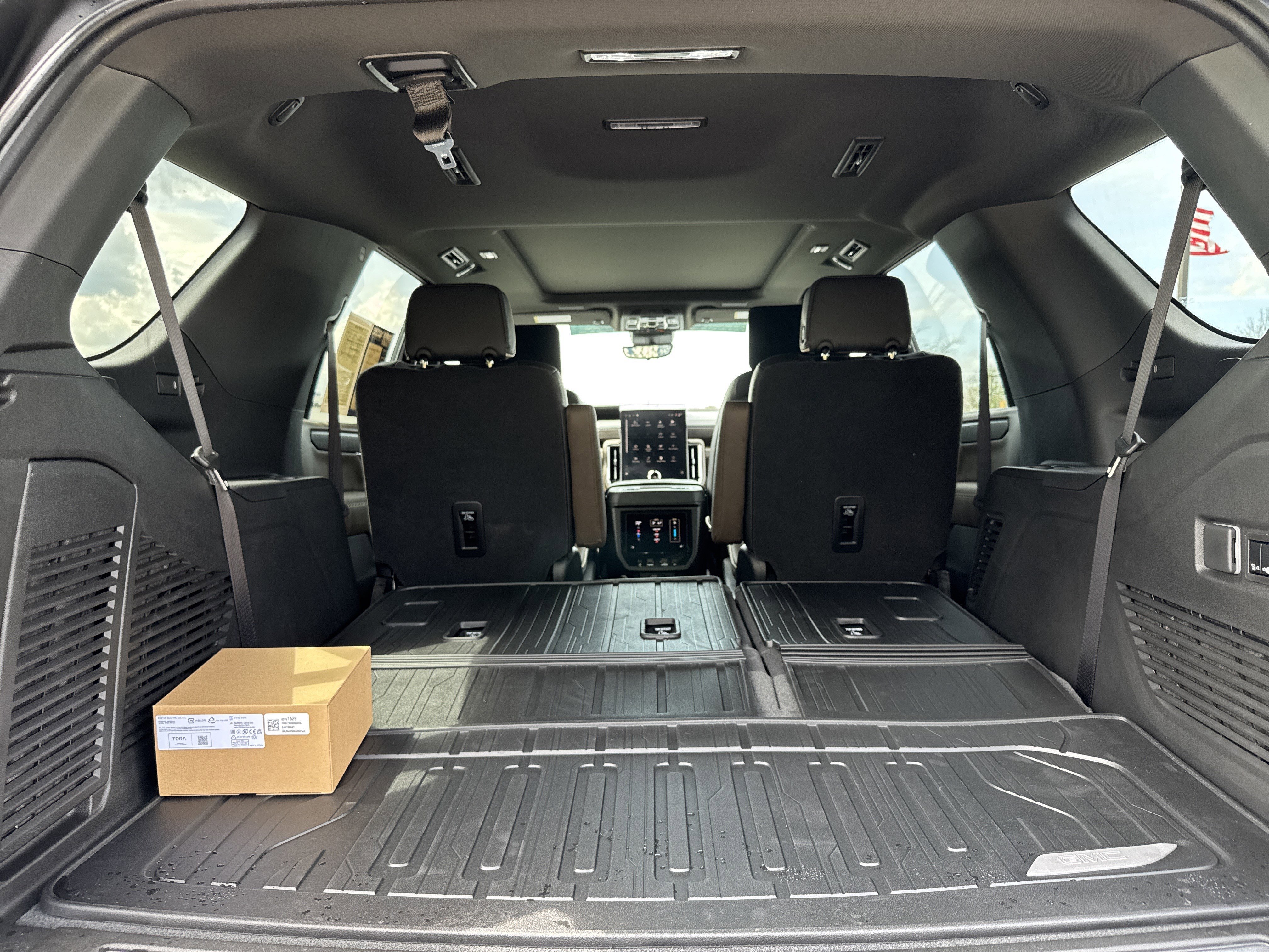 Used 2026 GMC Yukon Denali Ultimate AWD/4WD image 37