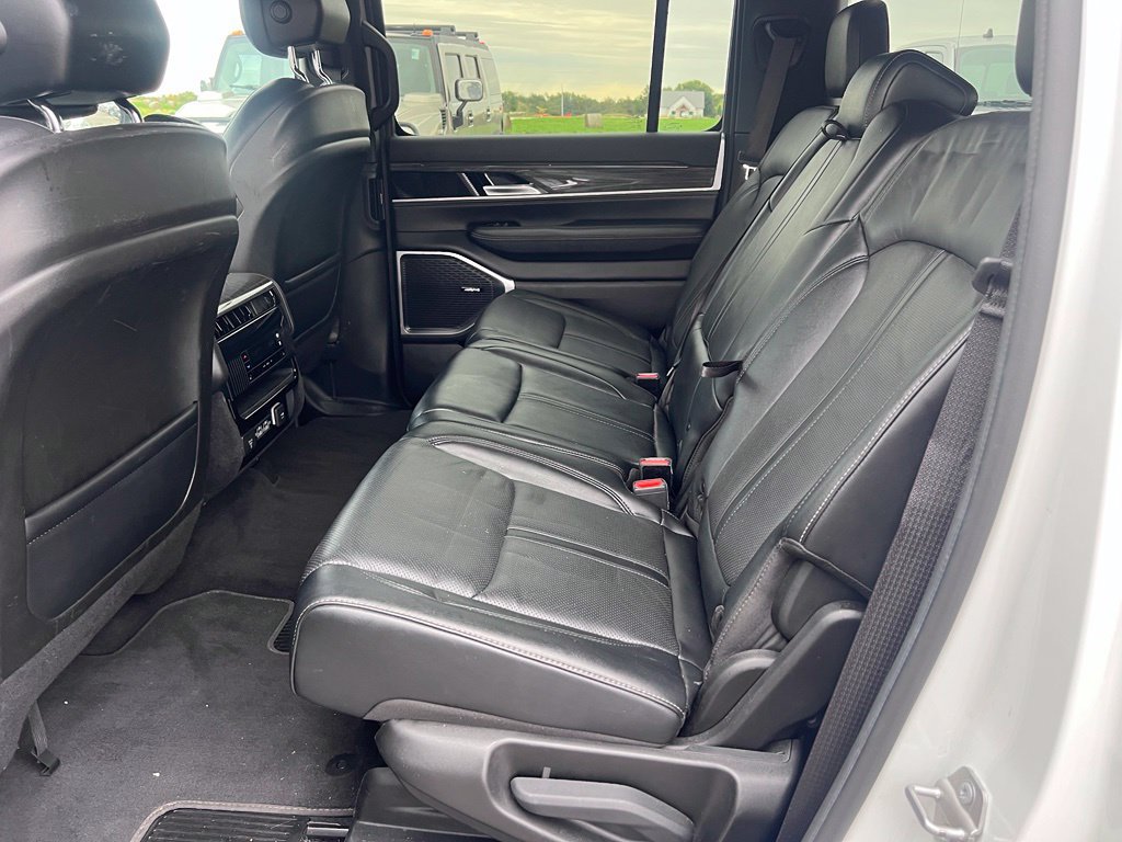 Used 2022 Jeep Wagoneer Series III RWD image 9