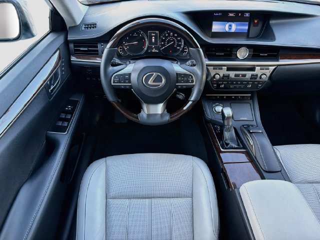 Used 2016 Lexus ES 350 w/ Luxury Package w/Wood Trim FWD image 17