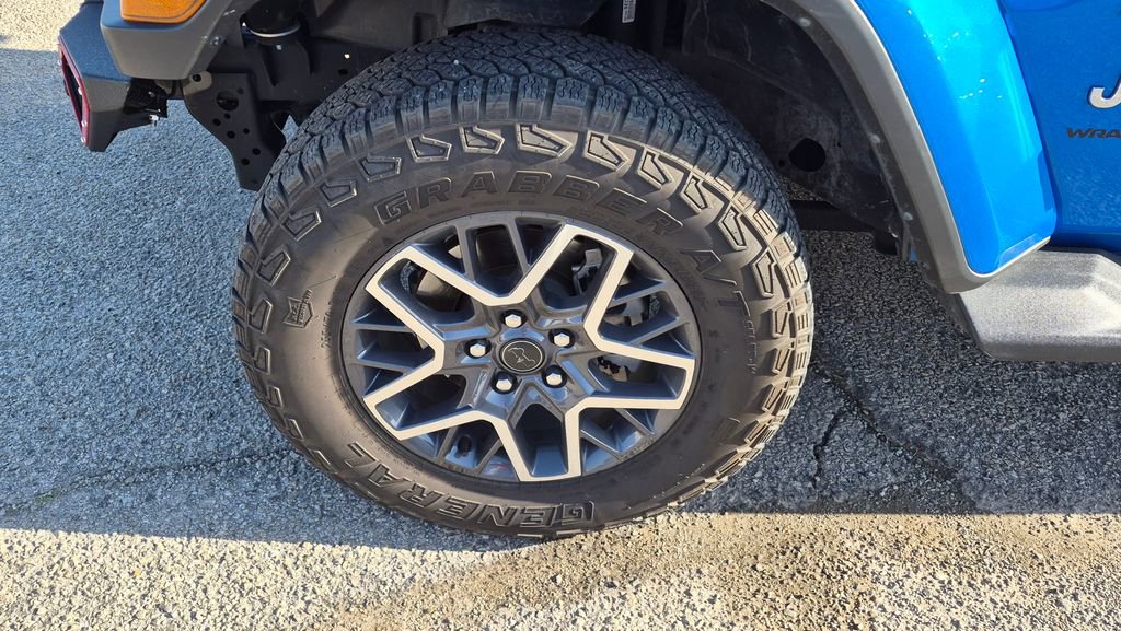 Used 2024 Jeep Wrangler Unlimited Sahara AWD/4WD image 8