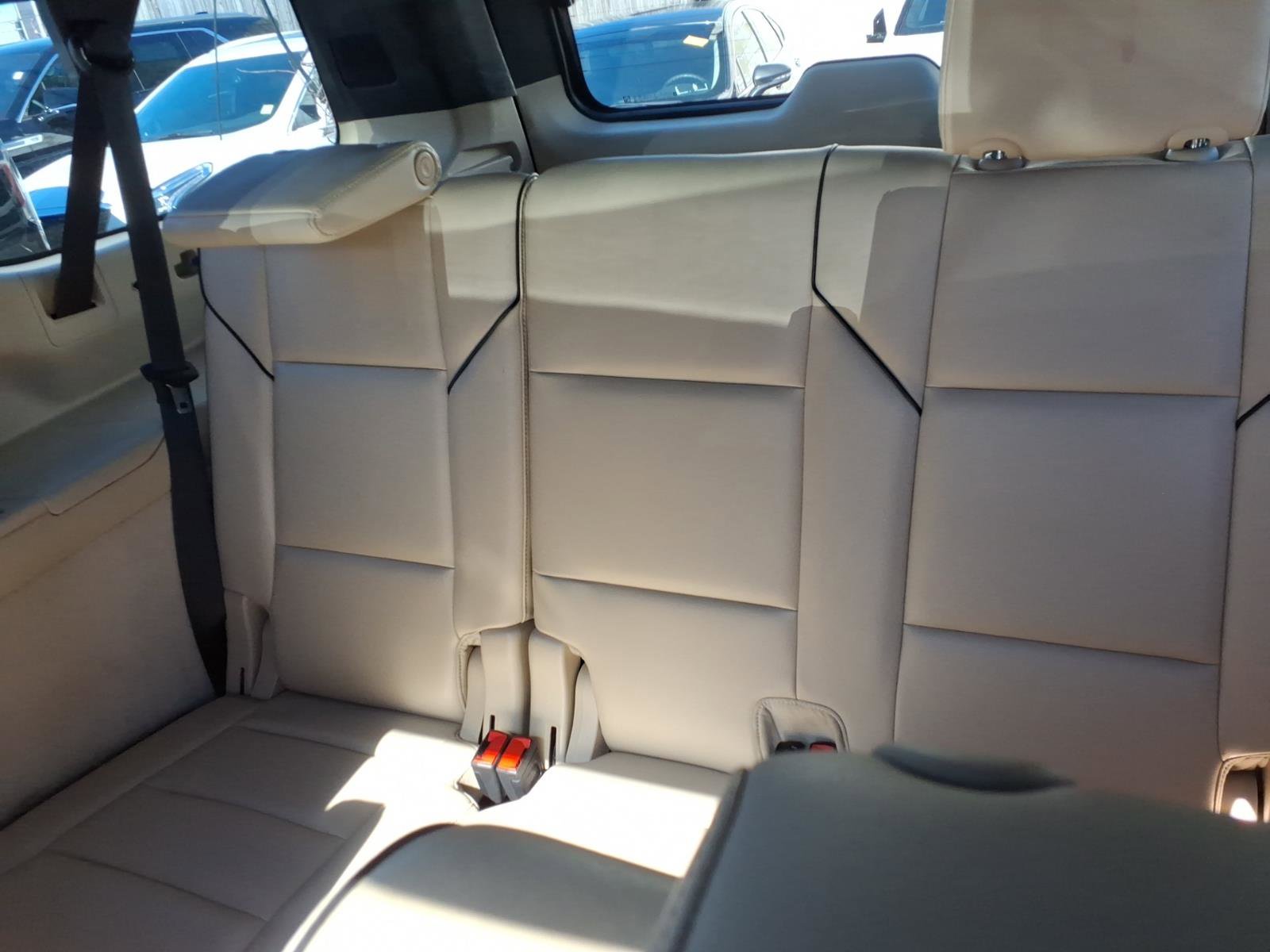 Used 2021 Cadillac Escalade ESV Premium Luxury w/ Performance Package image 32