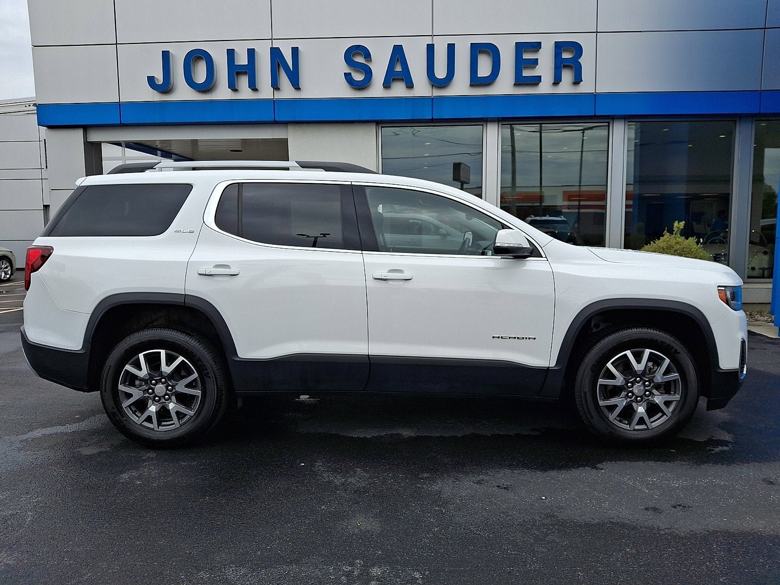 Used 2023 GMC Acadia SLE w/ Driver Convenience Package AWD/4WD image 7
