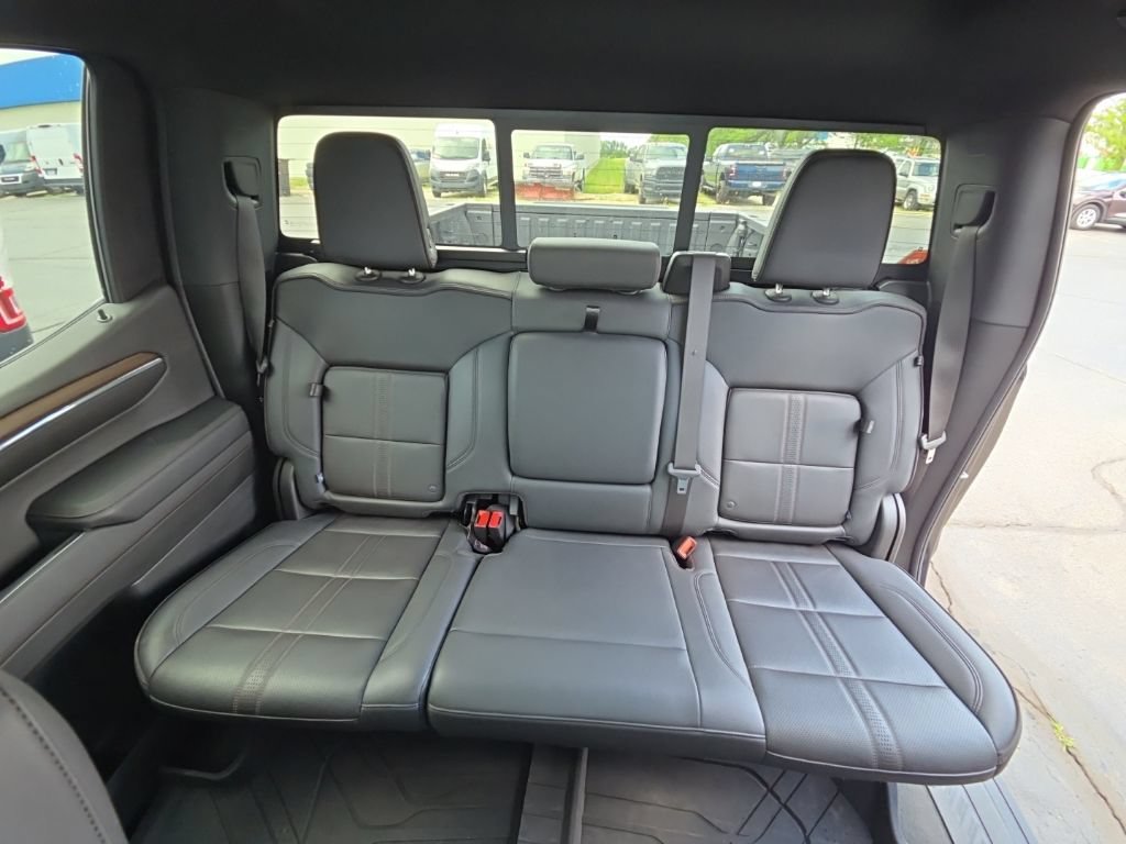 Used 2024 Chevrolet Silverado 1500 High Country w/ High Country Premium Package AWD/4WD image 26