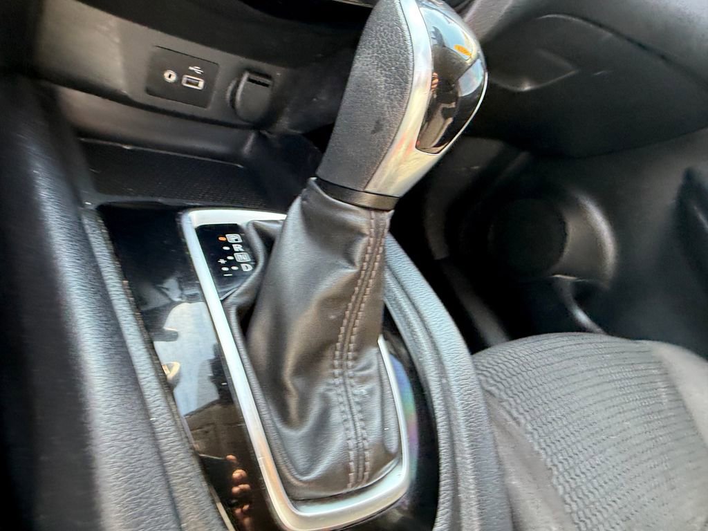 Used 2021 Nissan Rogue Sport S image 44