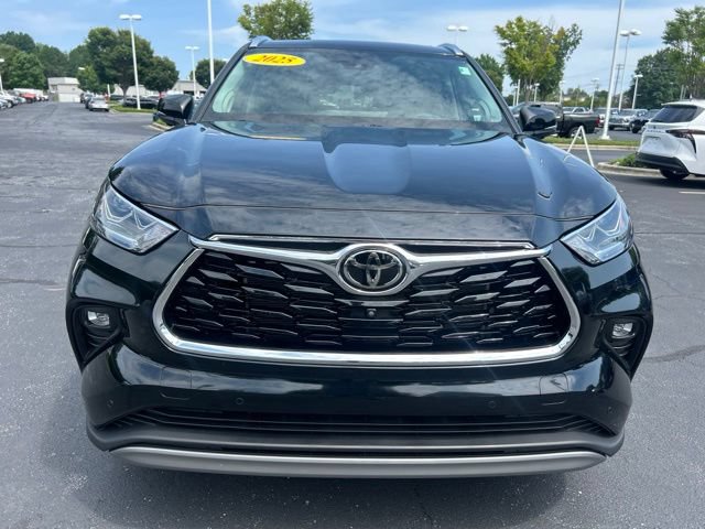 Used 2025 Toyota Highlander Platinum AWD/4WD image 2