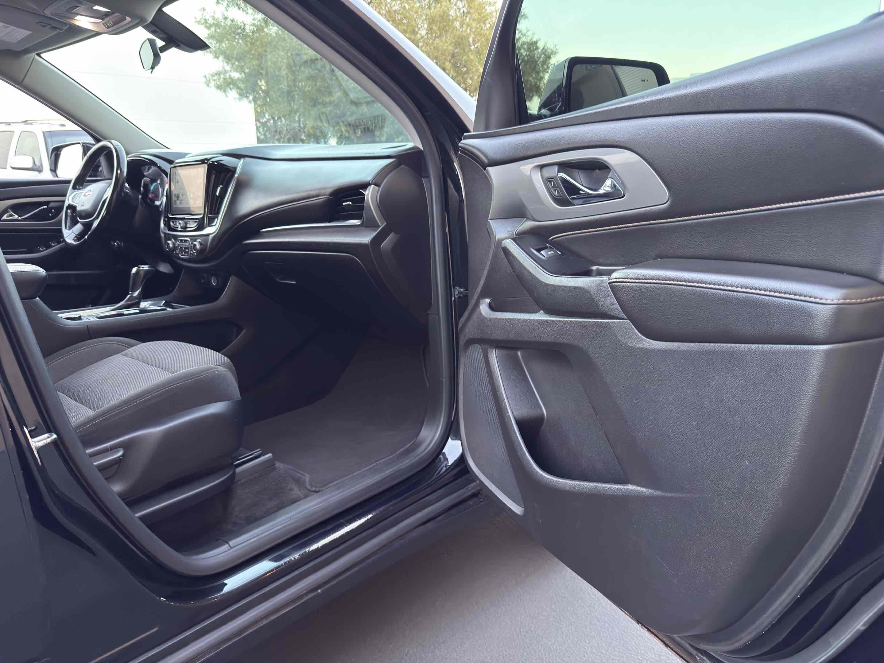 Used 2019 Chevrolet Traverse LT image 39