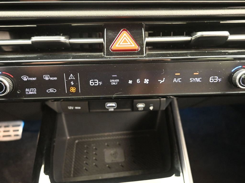 Used 2023 Kia Niro SX Touring image 18