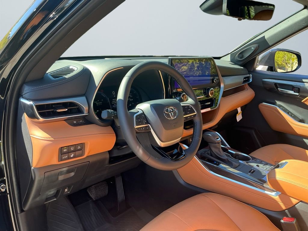 New 2025 Toyota Highlander Platinum image 10