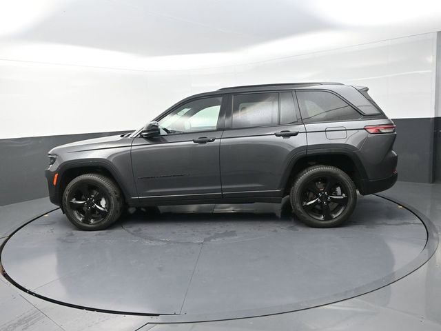 Used 2025 Jeep Grand Cherokee Limited w/ Black Appearance Package AWD/4WD image 4