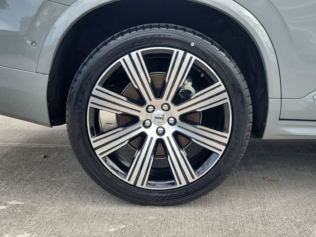 Certified 2025 Volvo XC90 T8 Plus w/ Protection Package Premier AWD/4WD image 9