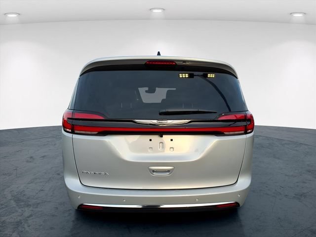 New 2026 Chrysler Pacifica Select FWD image 8