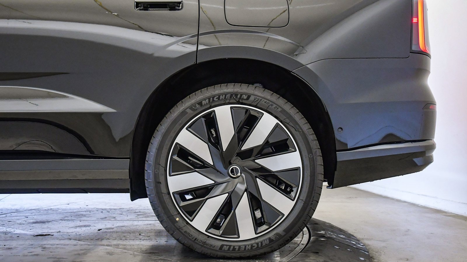 New 2025 Volvo EX90 Plus w/ Protection Package Premier image 11