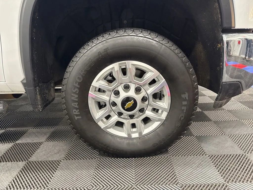 Used 2025 Chevrolet Silverado 2500 LT w/ Convenience Package image 21