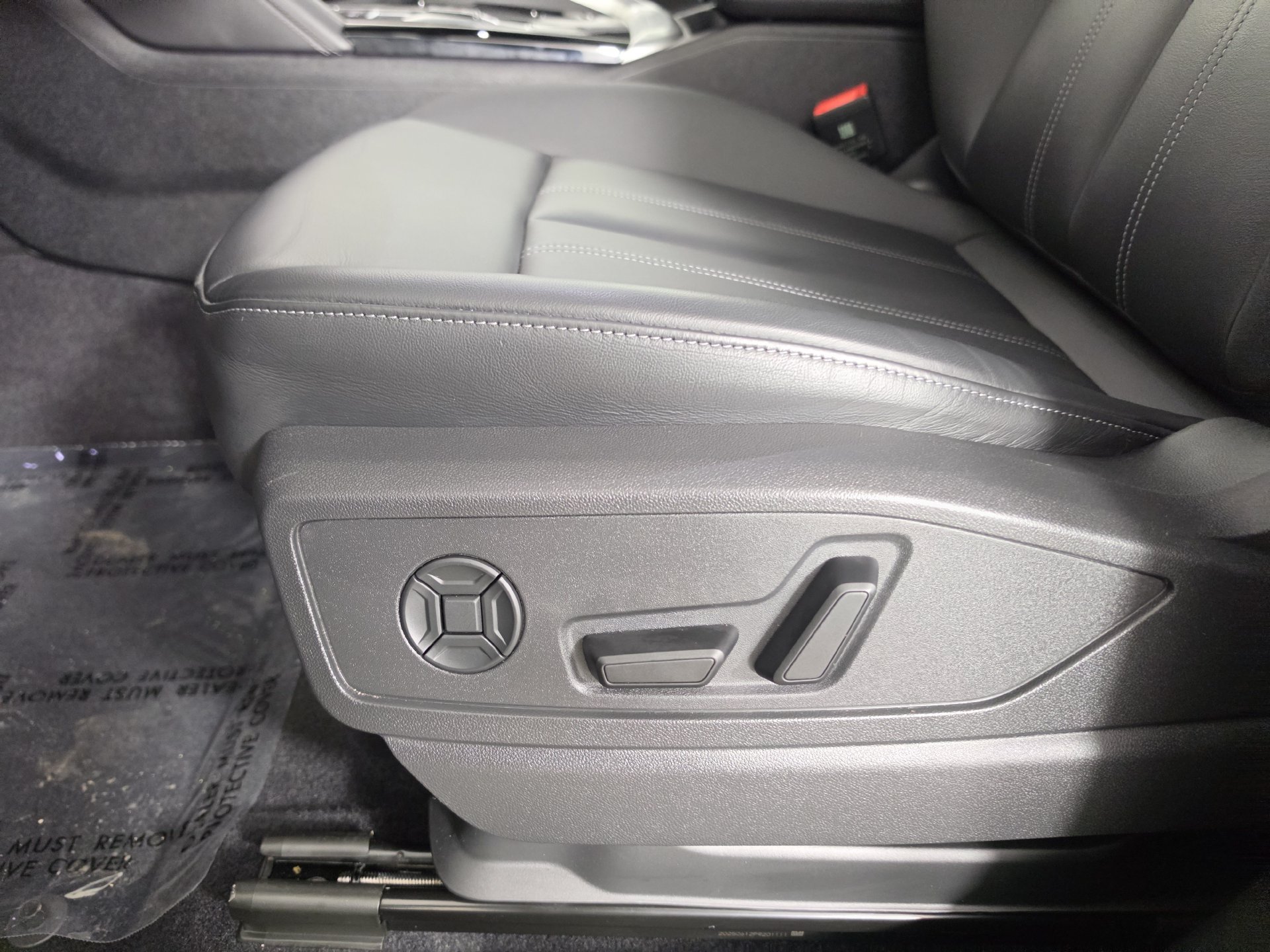 Certified 2025 Audi Q5 Premium w/ Convenience Package AWD/4WD image 4