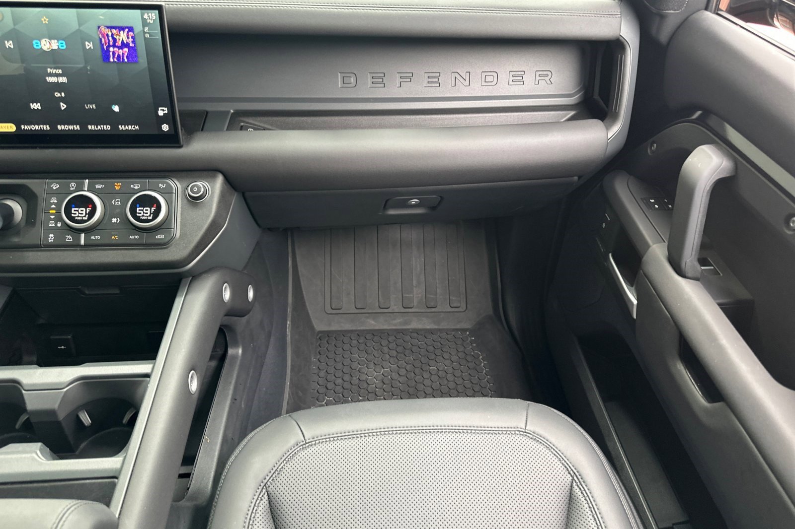 Used 2025 Land Rover Defender 110 S image 29