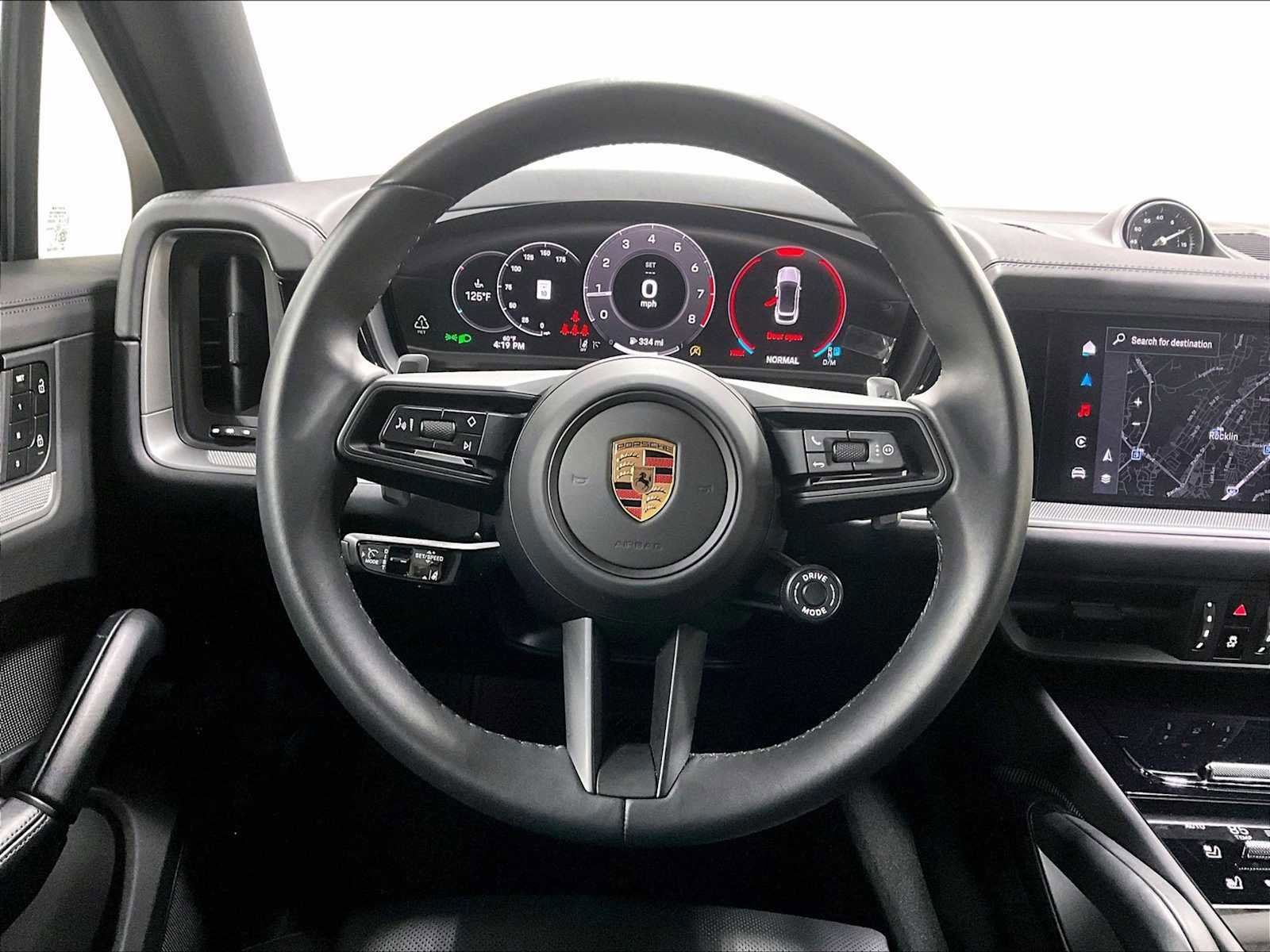 Used 2025 Porsche Cayenne Coupe image 18