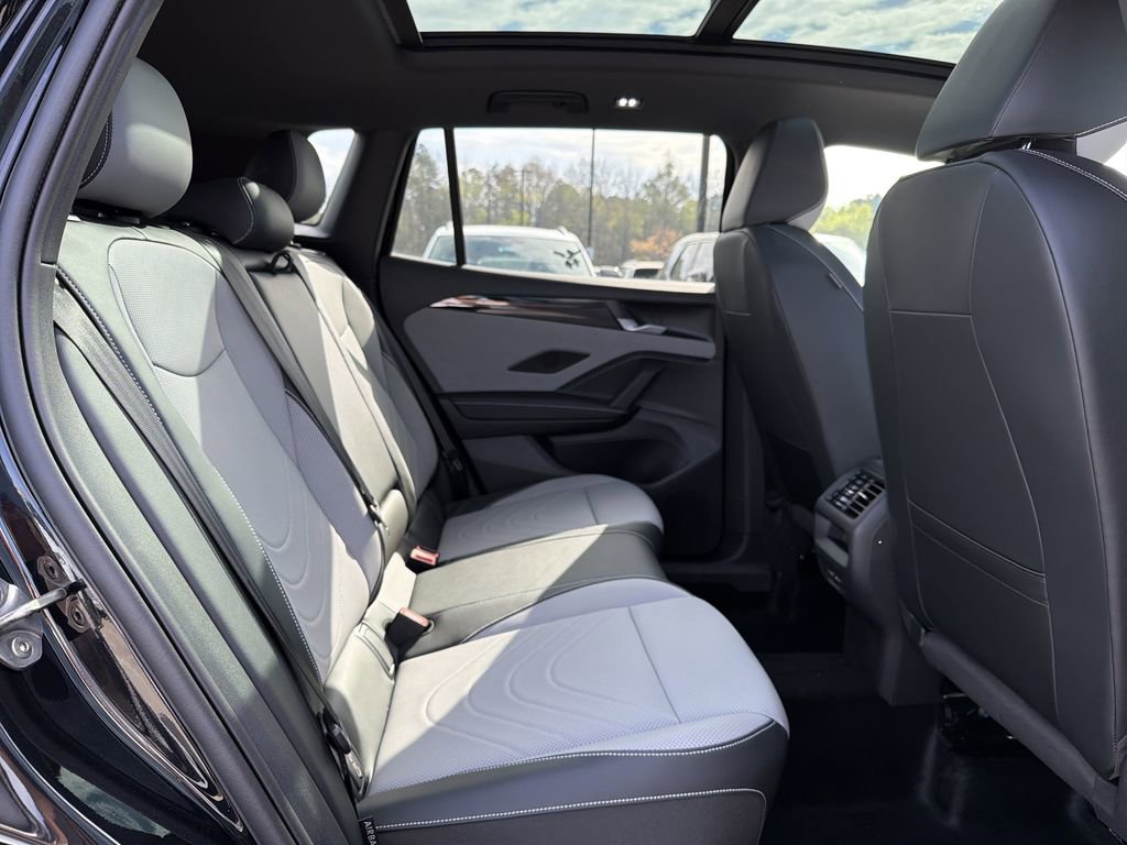 New 2026 Volkswagen Tiguan SE R-Line image 17