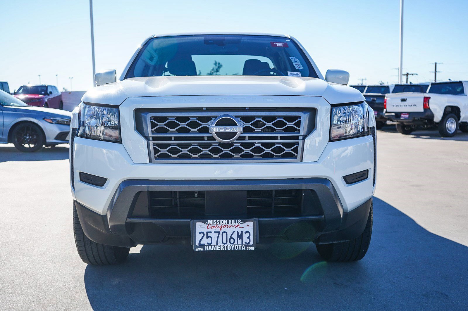 Used 2022 Nissan Frontier SV image 2