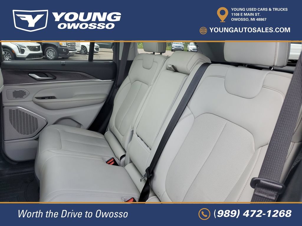 Used 2022 Jeep Grand Cherokee Overland w/ Luxury Tech Group IV AWD/4WD image 29