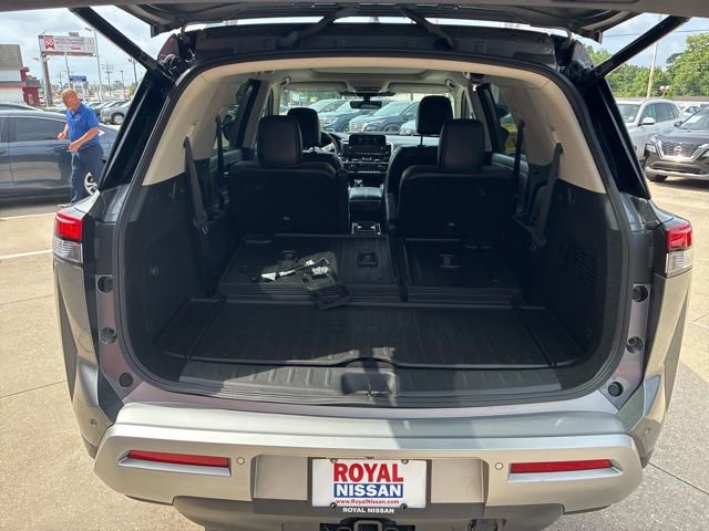 Used 2024 Nissan Pathfinder Platinum FWD image 8