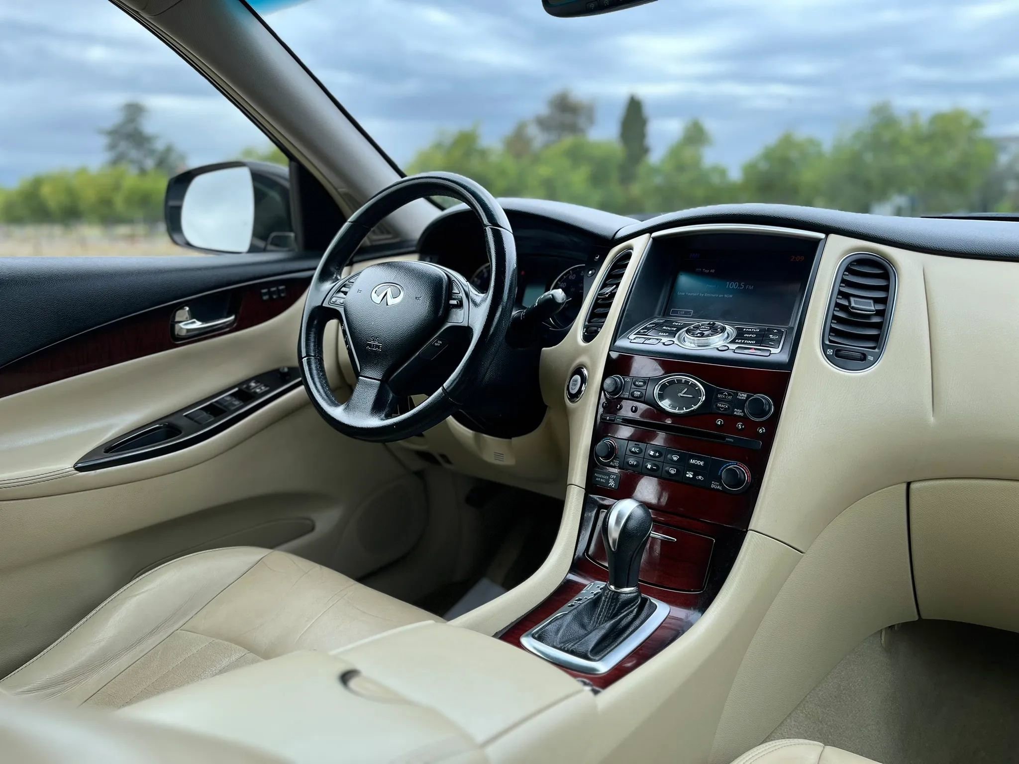 Used 2016 INFINITI QX50 2WD w/ Premium Plus Package image 17