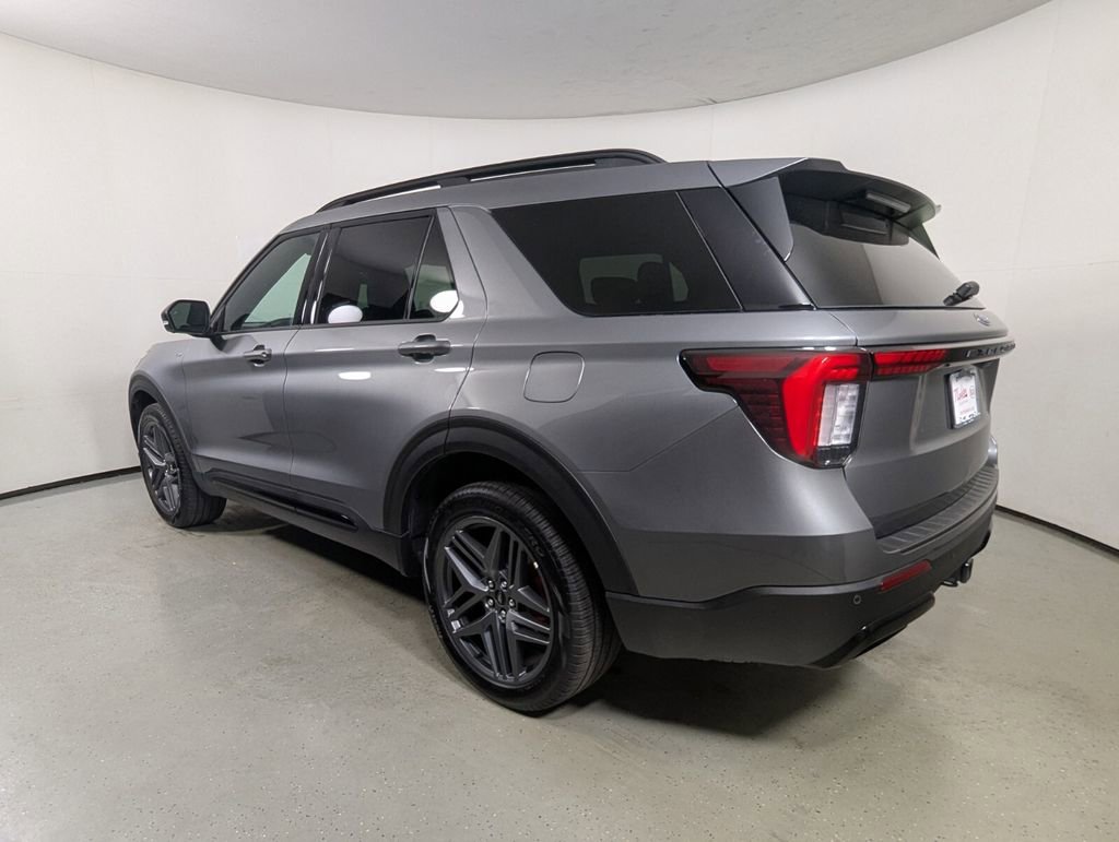 Used 2025 Ford Explorer ST-Line w/ ST-Line Street Pack AWD/4WD image 5