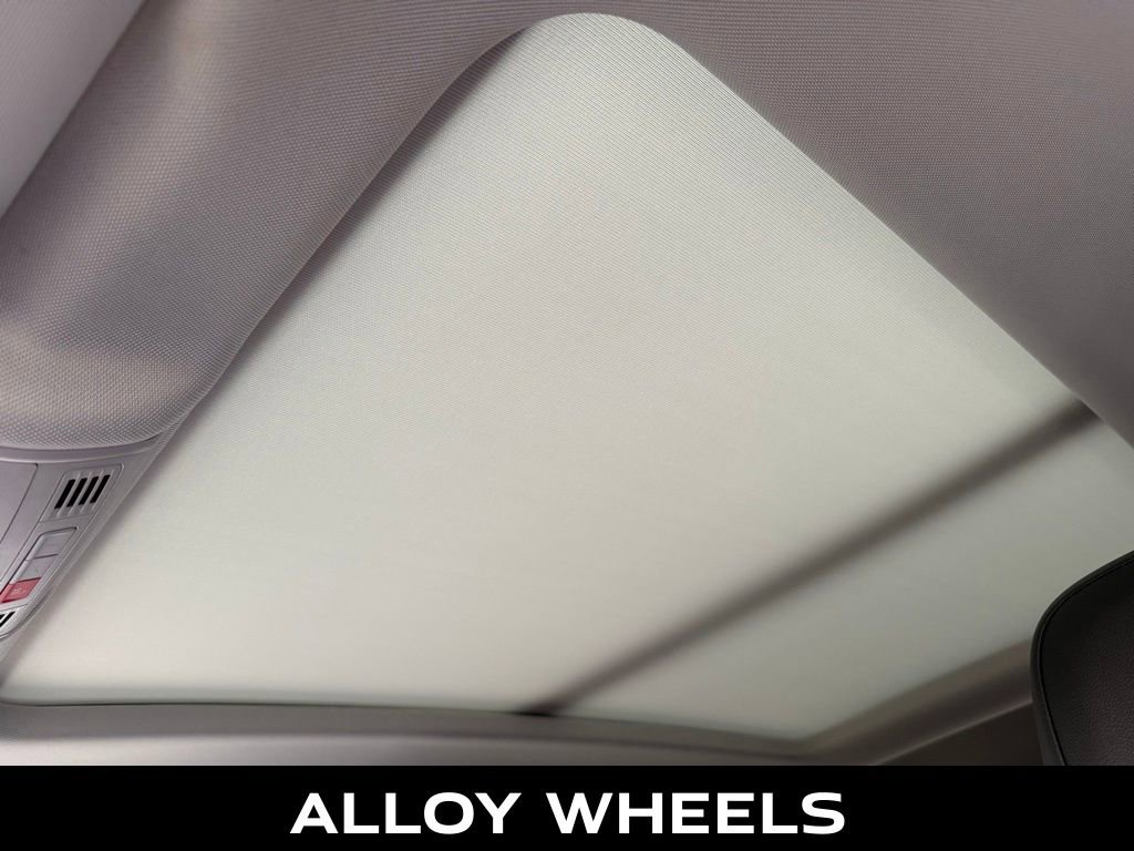 Used 2021 Volkswagen Tiguan SE image 28