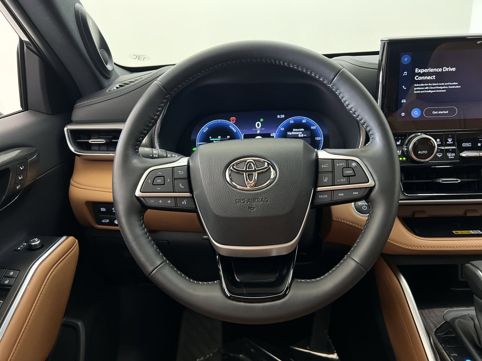 Used 2025 Toyota Highlander Platinum AWD/4WD image 32