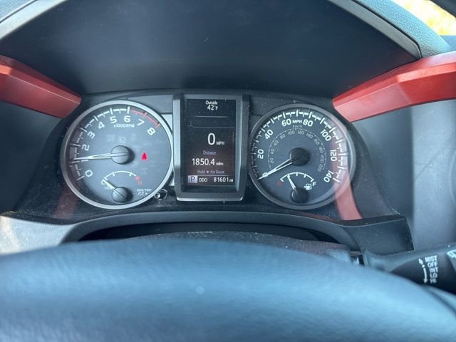 Used 2016 Toyota Tacoma TRD Sport w/ Towing Package image 9