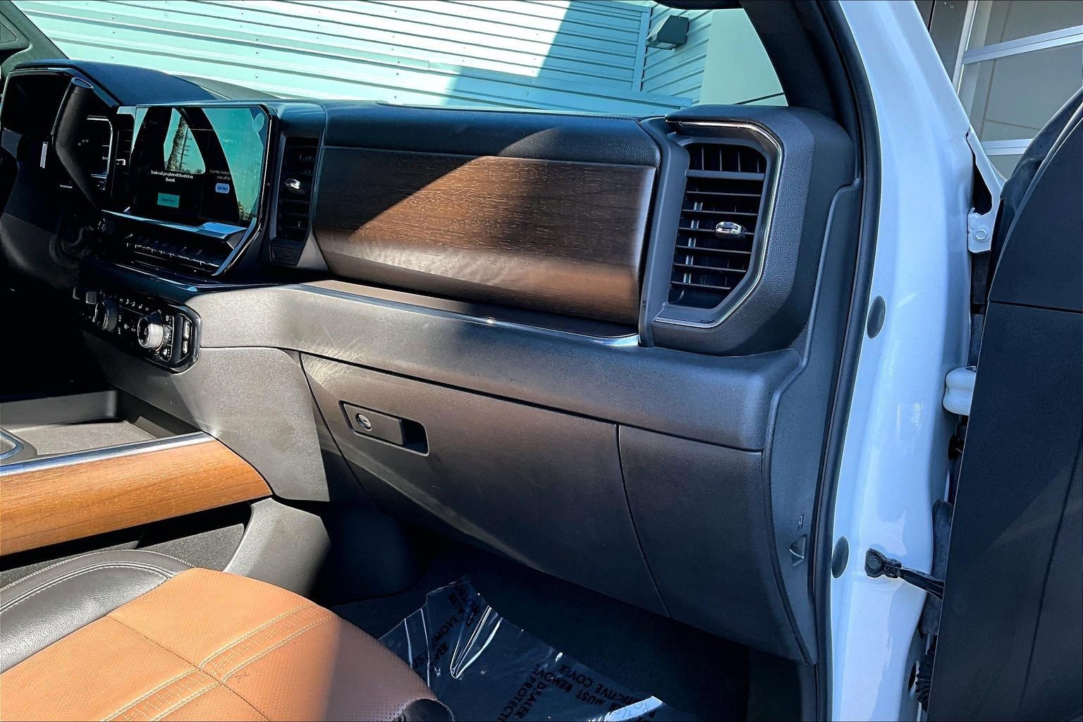 Used 2024 Chevrolet Silverado 2500 High Country w/ Technology Package image 16