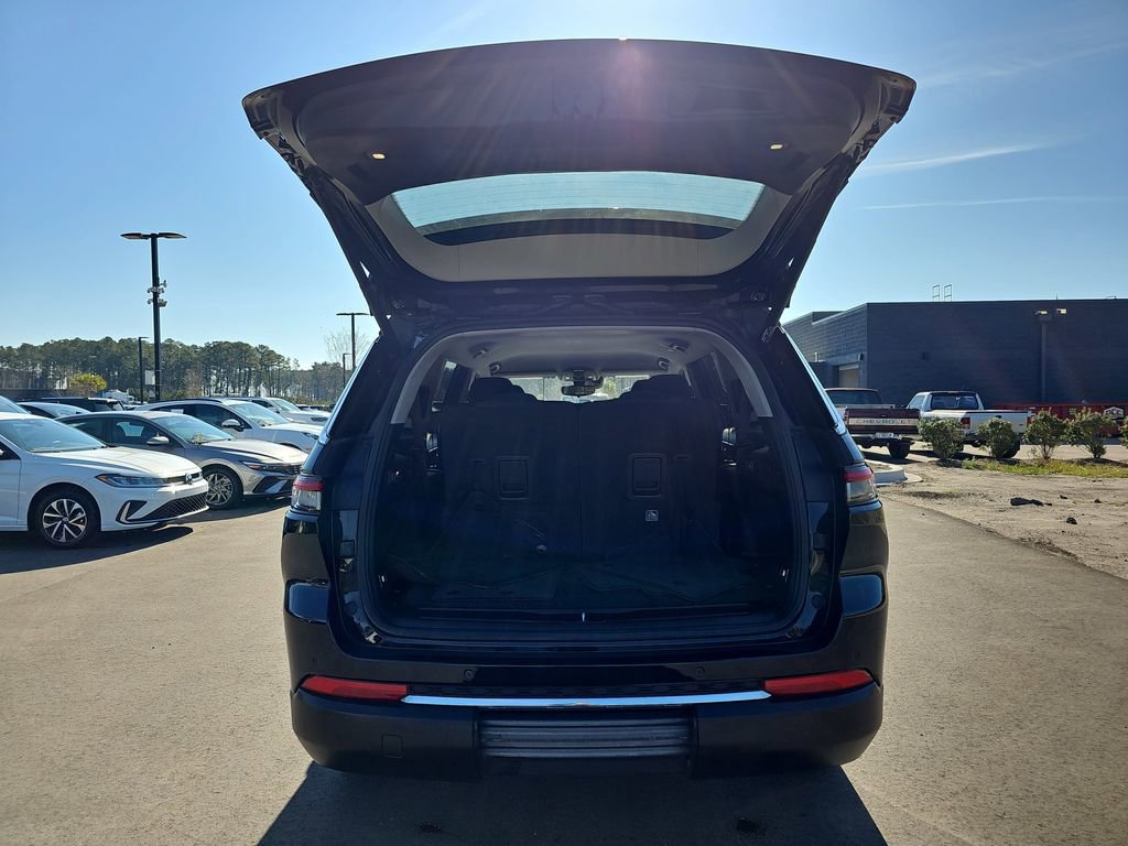 Used 2021 Jeep Grand Cherokee L Laredo w/ Luxury Tech Group I image 17