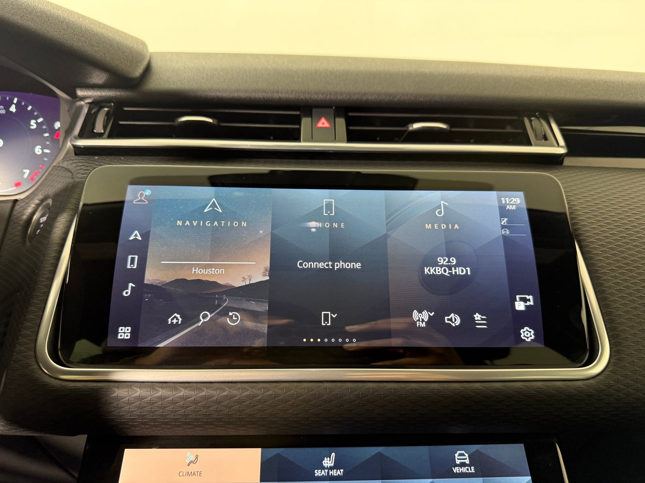 Used 2023 Land Rover Range Rover Velar R-Dynamic S image 23