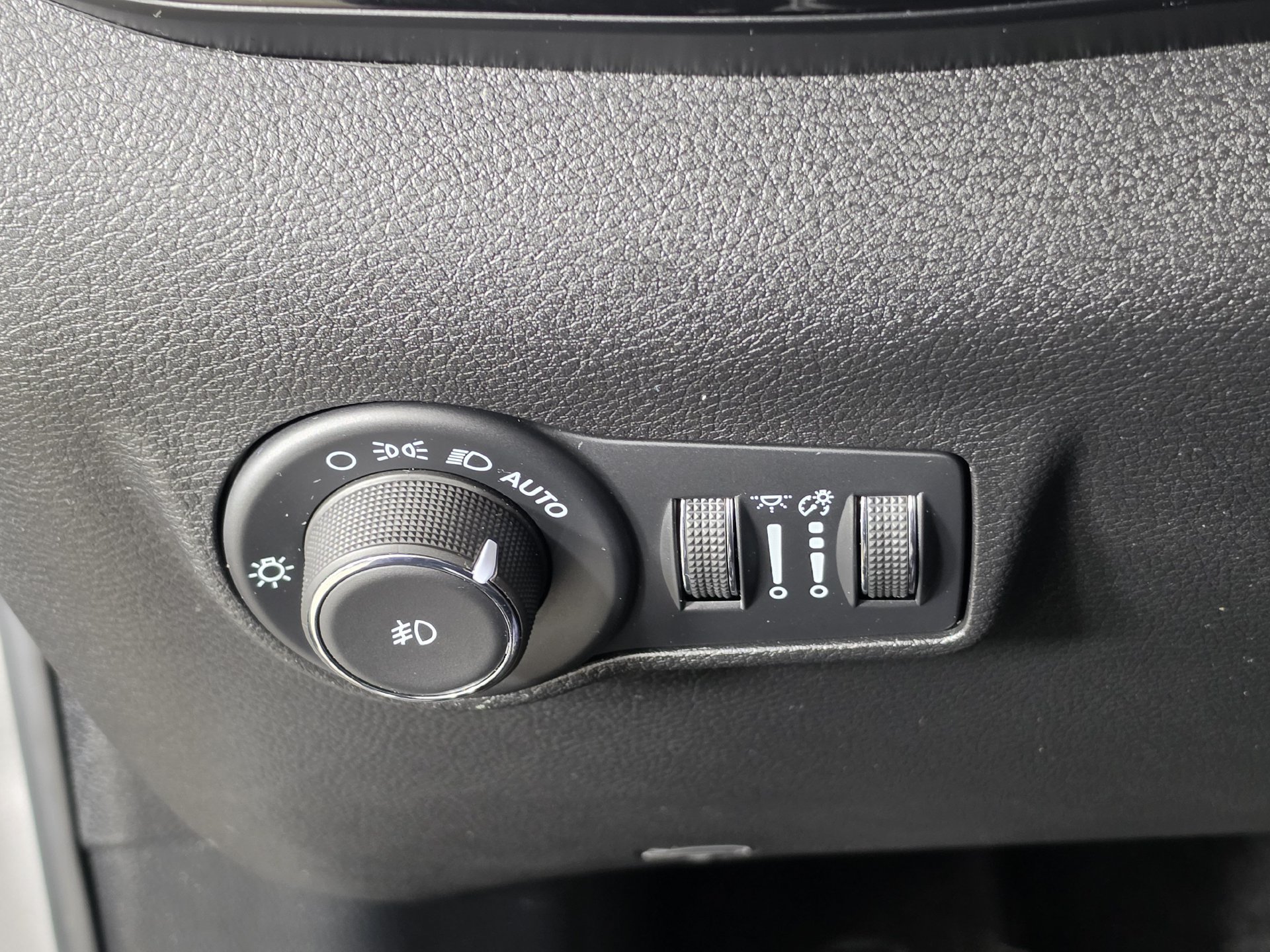 Used 2025 Jeep Compass Trailhawk w/ Trailhawk Elite Group AWD/4WD image 12