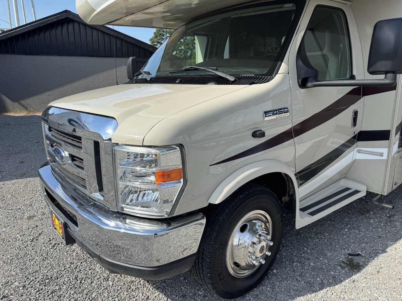 Used 2016 Ford E-450 and Econoline 450 Super Duty w/ Motorhome Prep Package RWD image 3