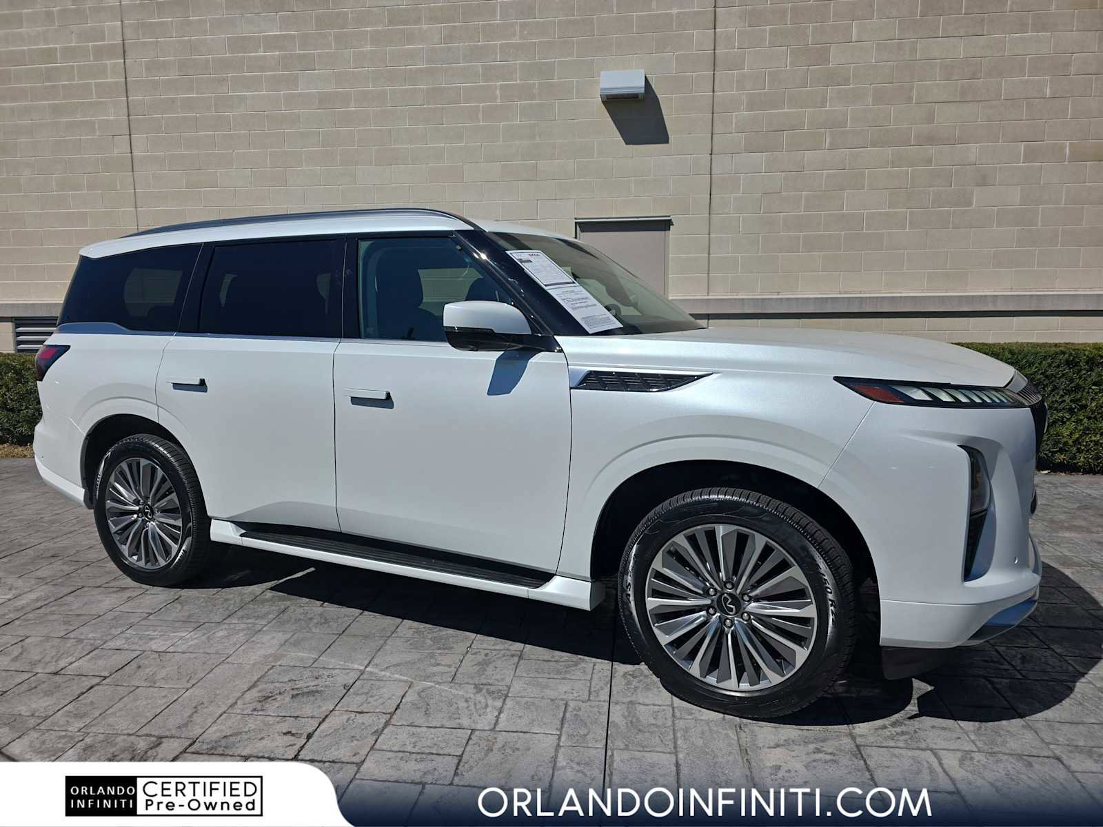Certified 2025 INFINITI QX80 Luxe image 1
