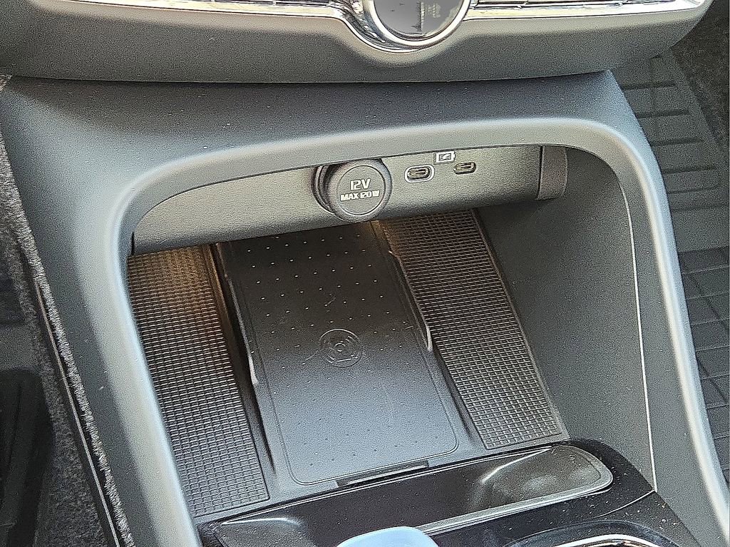 New 2026 Volvo XC40 B4 Plus w/ Protection Package Premier FWD image 29