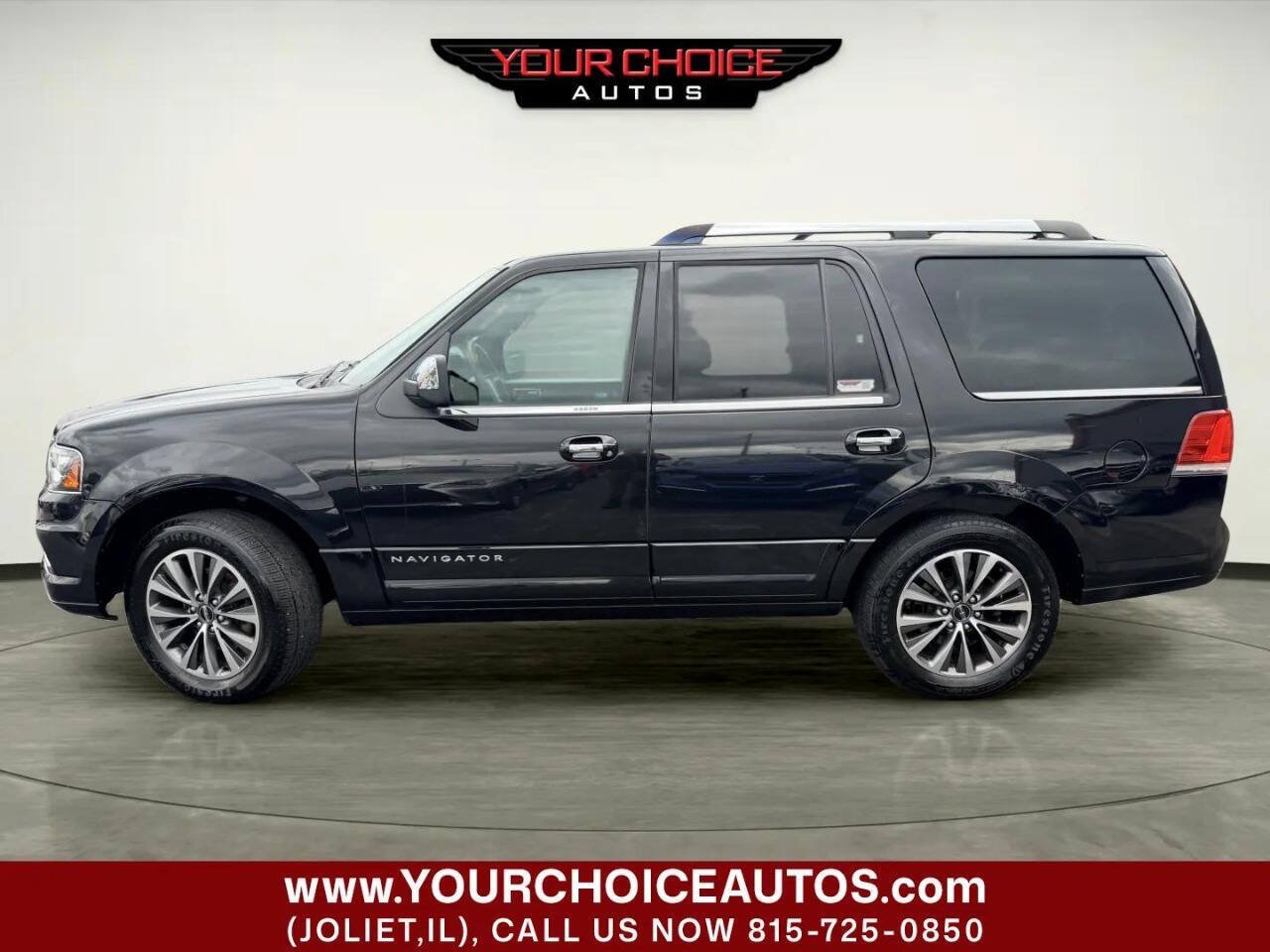 Used 2015 Lincoln Navigator 4WD image 2