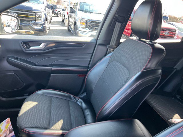 Certified 2024 Ford Escape ST-Line AWD/4WD image 9
