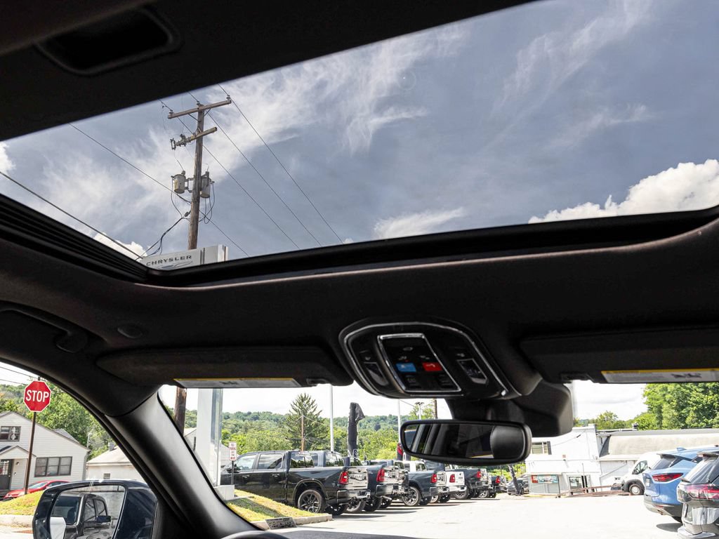Used 2024 Jeep Grand Cherokee Altitude AWD/4WD image 28