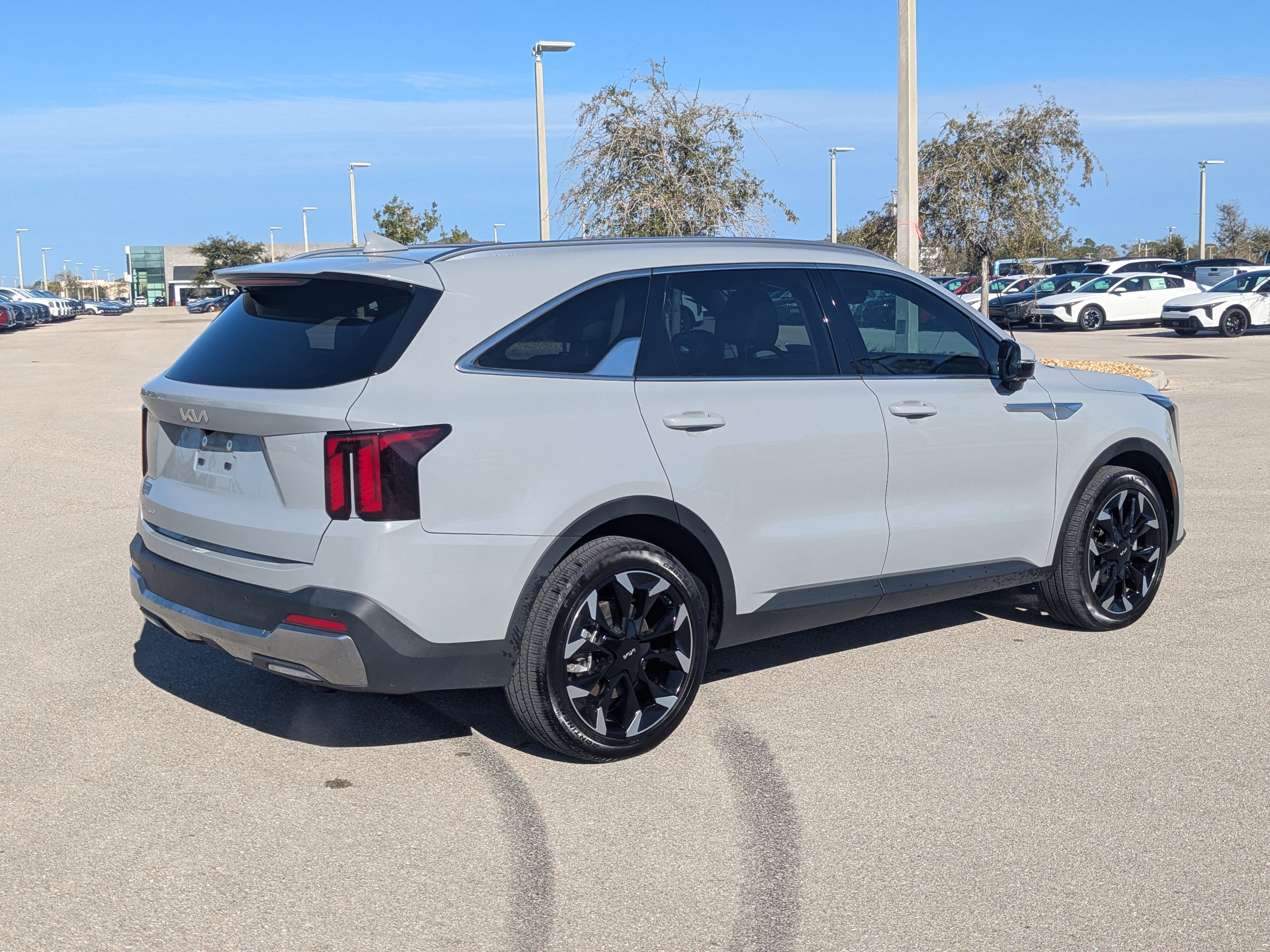 Used 2025 Kia Sorento SX image 5